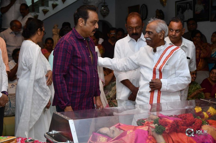 Celebrities-Pay-Homage-to-Vijaya-Nirmala-Garu